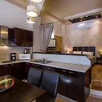 Bay View Apartment *